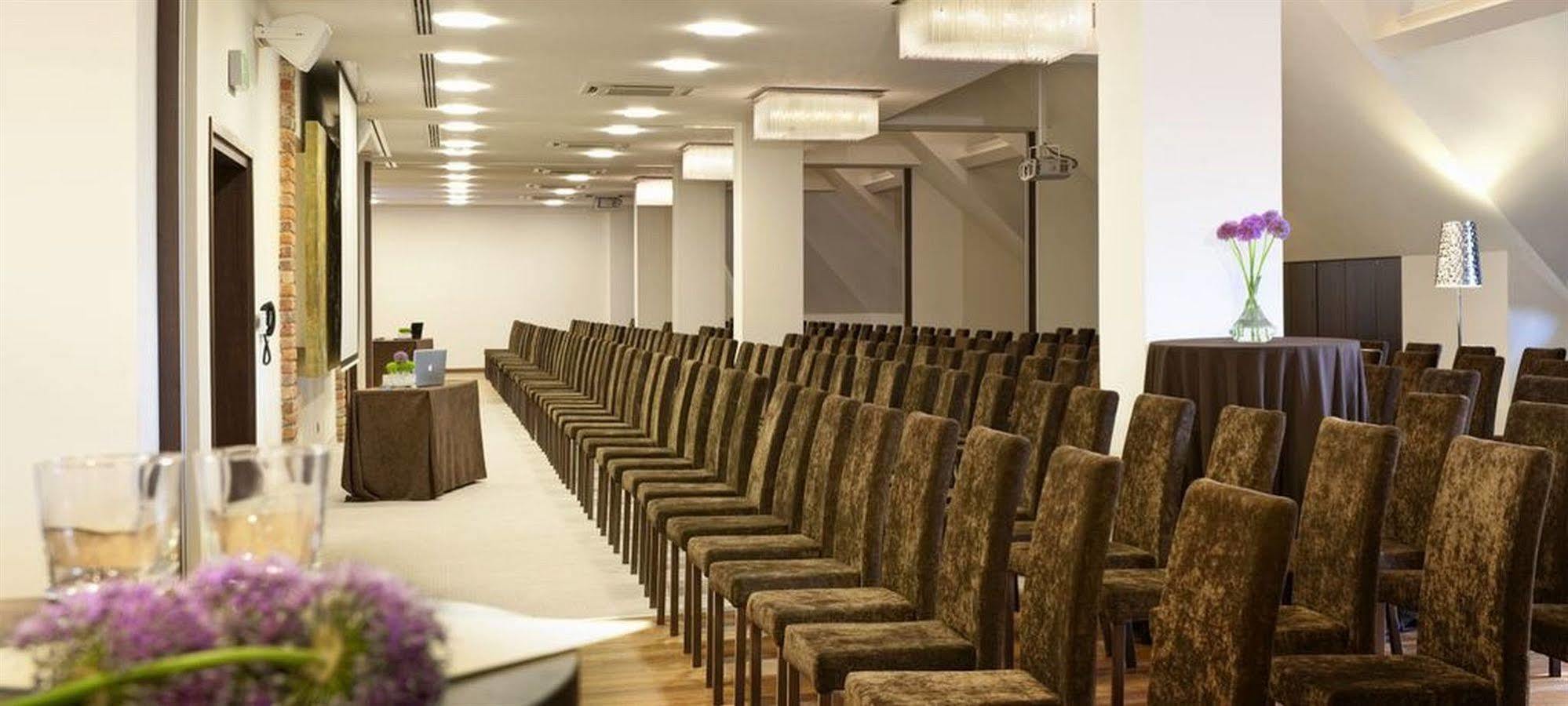 Hotel Remes オパレニツァ エクステリア 写真